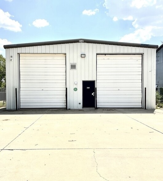 Primary Photo Of 224 NE 38th St, Oklahoma City Manufacturing For Lease