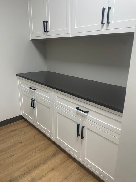 More Photos Of 6240 W 135th St, Overland Park Office Residential For Lease