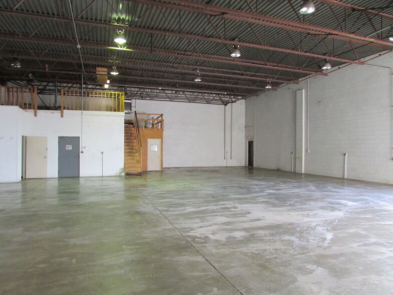More Photos Of 14033-14055 Achyl Ave, Warren Warehouse For Sale