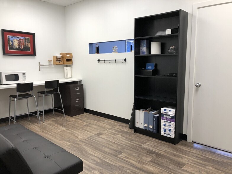 More Photos Of 2240 N Scottsdale Rd, Tempe General Retail For Lease