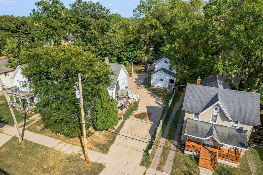 More Photos Of 1216 N Chestnut St, Lansing Apartments For Sale