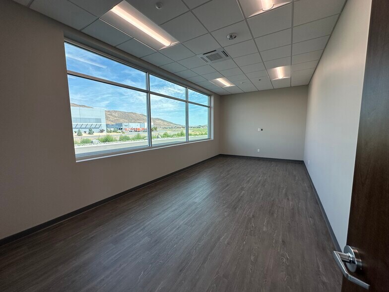 More Photos Of 445 Ingenuity Ave, Sparks Industrial For Lease