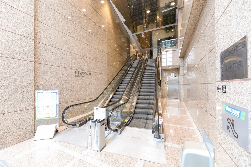 More Photos Of 2345 Yonge St, Toronto Office For Lease