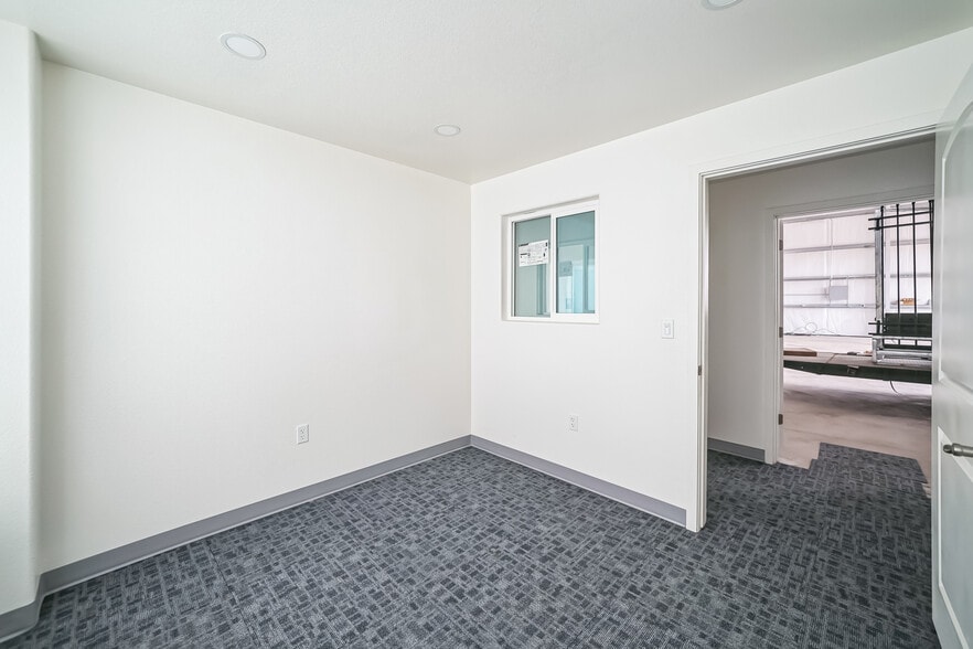 More Photos Of 2330 E Kaviland Ave, Fresno Light Manufacturing For Sale