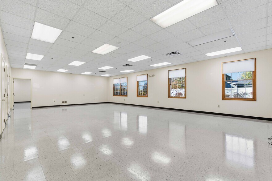 More Photos Of 86 Coraopolis Rd, Coraopolis Medical For Sale