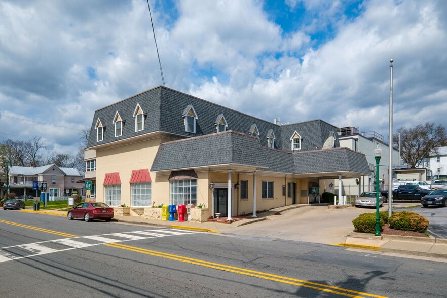 Primary Photo Of 120 S Main St, Edinburg General Retail For Sale