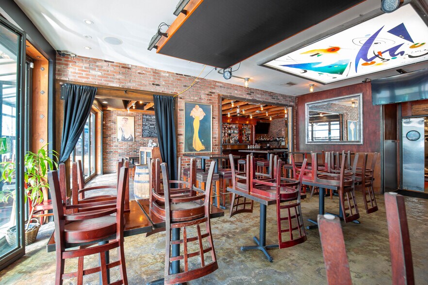 More Photos Of 13539 Ventura Blvd, Sherman Oaks Freestanding For Lease