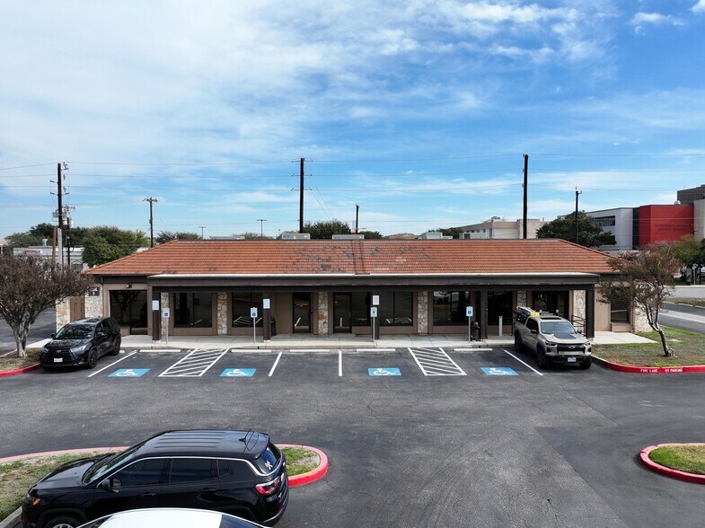 More Photos Of 7355 Barlite Blvd, San Antonio Medical For Sale