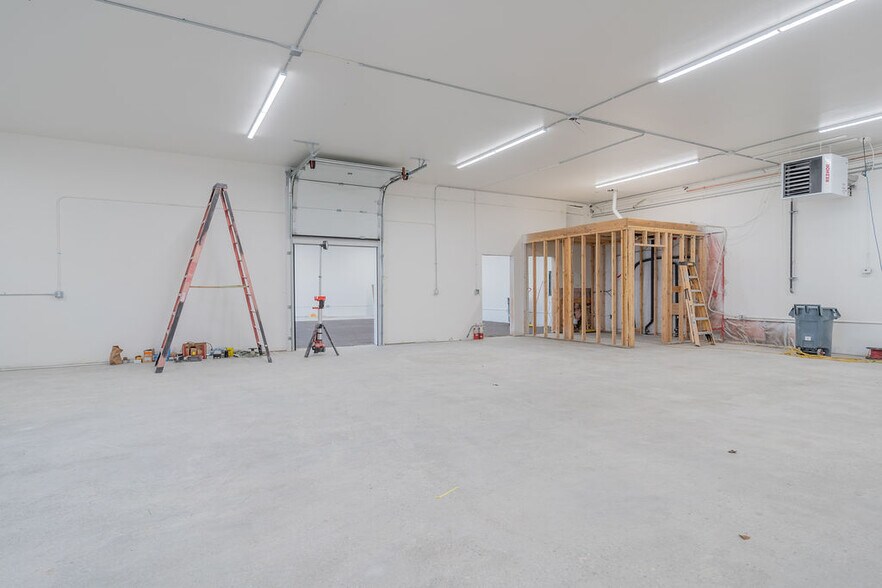 More Photos Of 3225 S Cushman St, Fairbanks Storefront For Sale