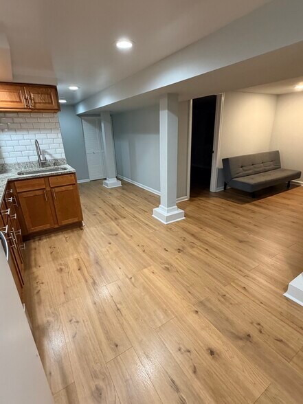 More Photos Of 511 4th St, Laurel Office For Lease
