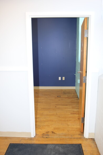 More Photos Of 35 Water St, Amesbury Research And Development For Lease