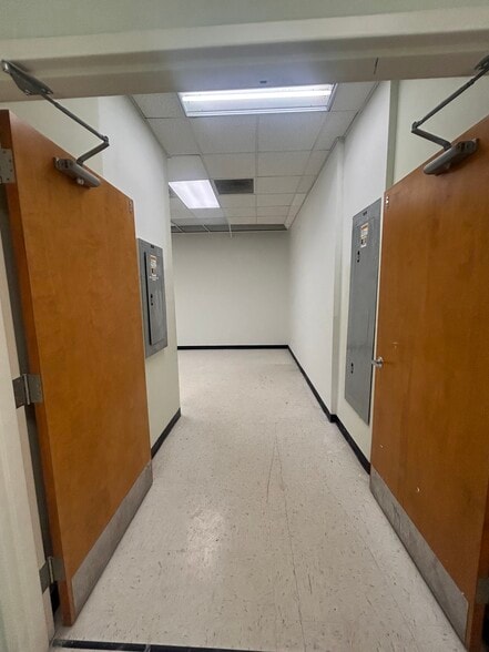 More Photos Of 1426 Paramount Dr, Huntsville Restaurant For Lease