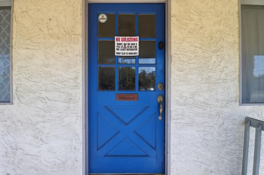 More Photos Of 823 NE 5th St, Crystal River Office For Sale