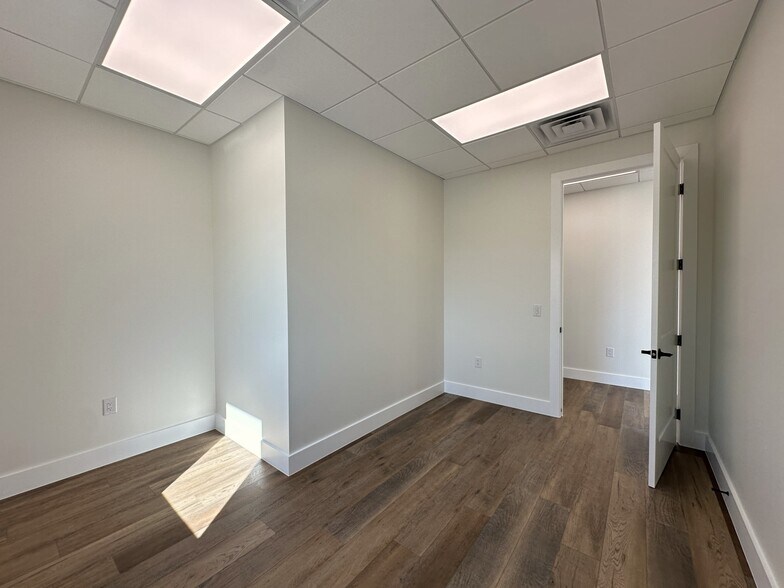 More Photos Of 1704 Westair, Gainesville Warehouse For Sale