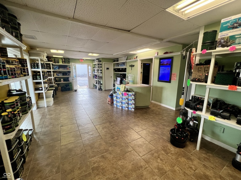 More Photos Of 8135 E 30th St, Indianapolis Light Manufacturing For Sale