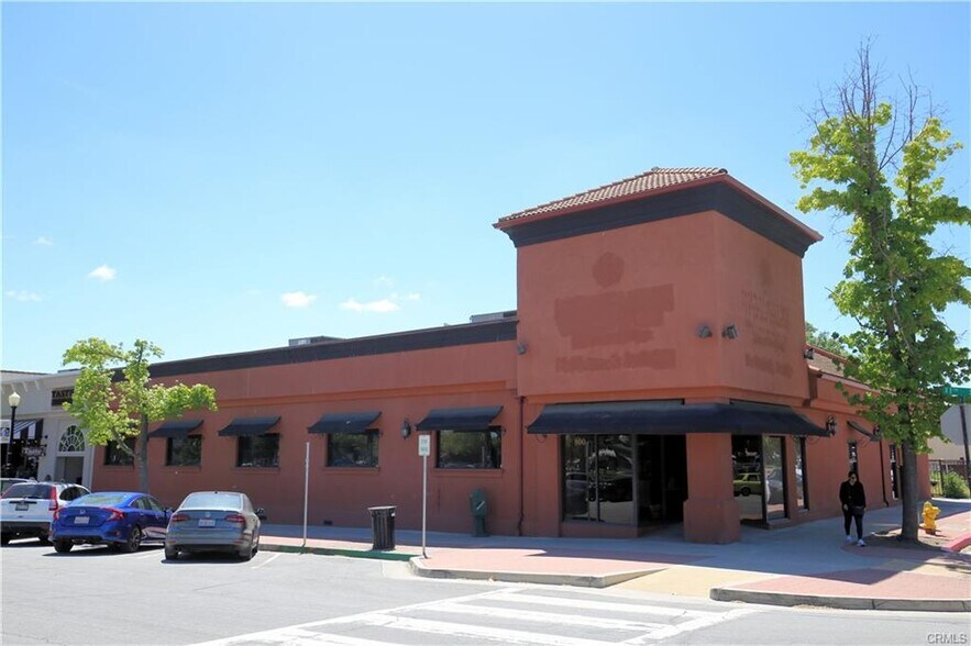 More Photos Of 800 11th St, Paso Robles General Retail For Sale