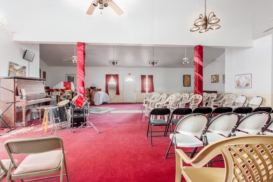 More Photos Of 1367 SW Highway 138, Riverdale Office For Sale