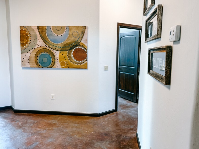 More Photos Of 604 W 18th St, Edmond Office For Lease