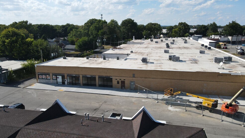 More Photos Of 1009-1411 10th St, Jeffersonville Unknown For Lease