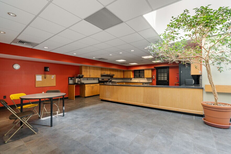 More Photos Of 115 Dummer St, Brookline Flex For Sale