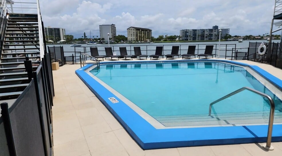 More Photos Of 621 Bay Esplanade, Clearwater Hotel For Sale