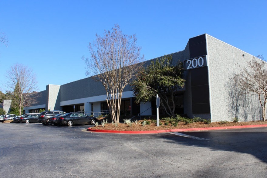 More Photos Of 120 Interstate N Pky E SE, Atlanta Light Distribution For Lease