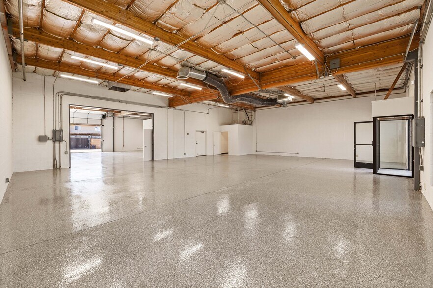 More Photos Of 38559 E 6th St, Palmdale Warehouse For Sale