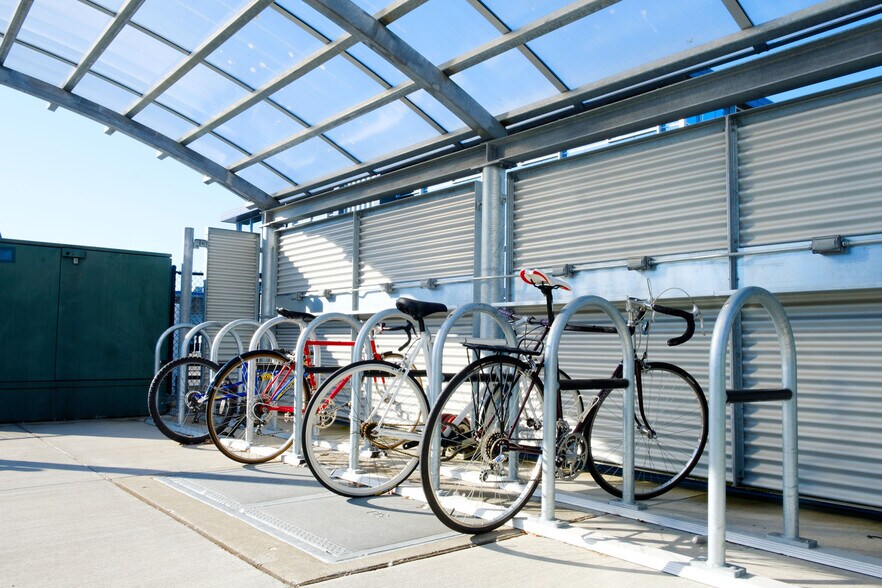 More Photos Of 2284-2360 W Commodore Way, Seattle Office For Lease