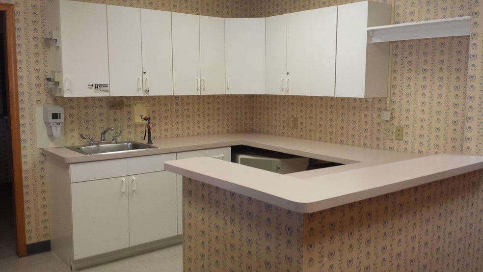 More Photos Of 15 High Tech Dr, Rochester Medical For Lease