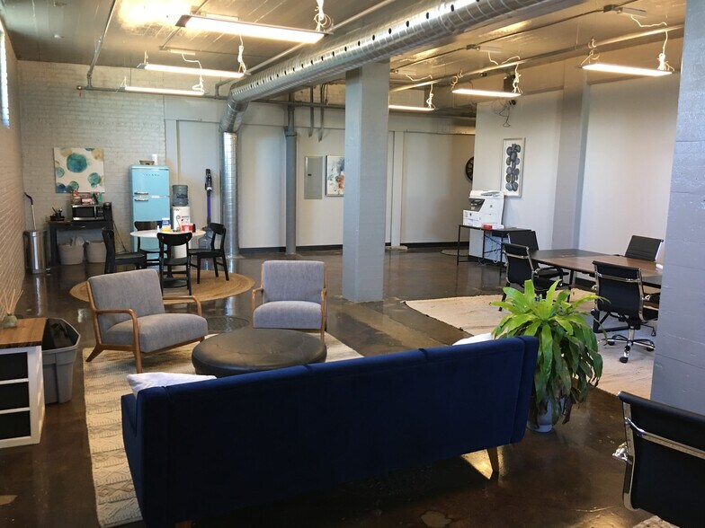 More Photos Of 700 16th St NE, Cedar Rapids Office For Lease