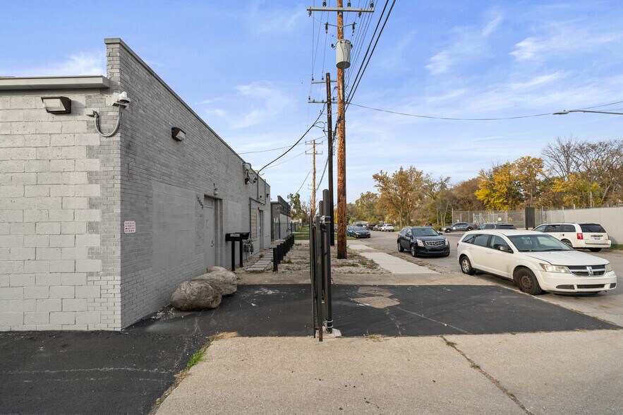 More Photos Of 12843-12851 Artesian St, Detroit Warehouse For Sale