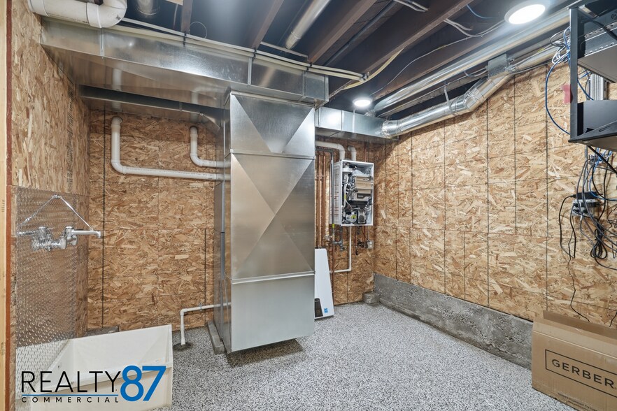 More Photos Of 4301 6th St SW, Cedar Rapids General Retail For Sale