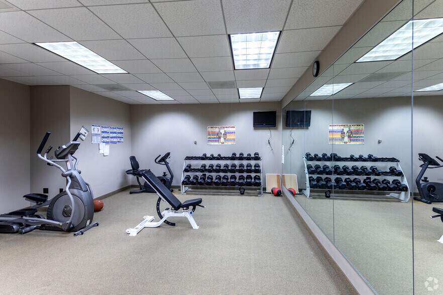 More Photos Of 9144 Arrowpoint Blvd, Charlotte Office For Sale