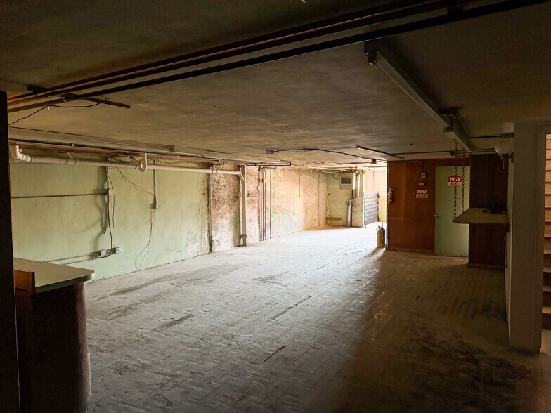 More Photos Of 113 Central Ave, Great Falls Flex For Sale