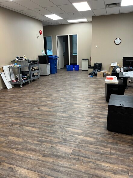 More Photos Of 4960 Rue Levy, Saint-Laurent Unknown For Lease