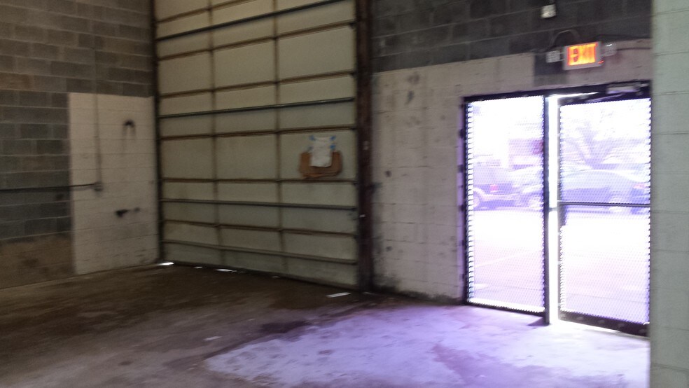 More Photos Of 8000-8032 Fernham Ln, Forestville Warehouse For Lease