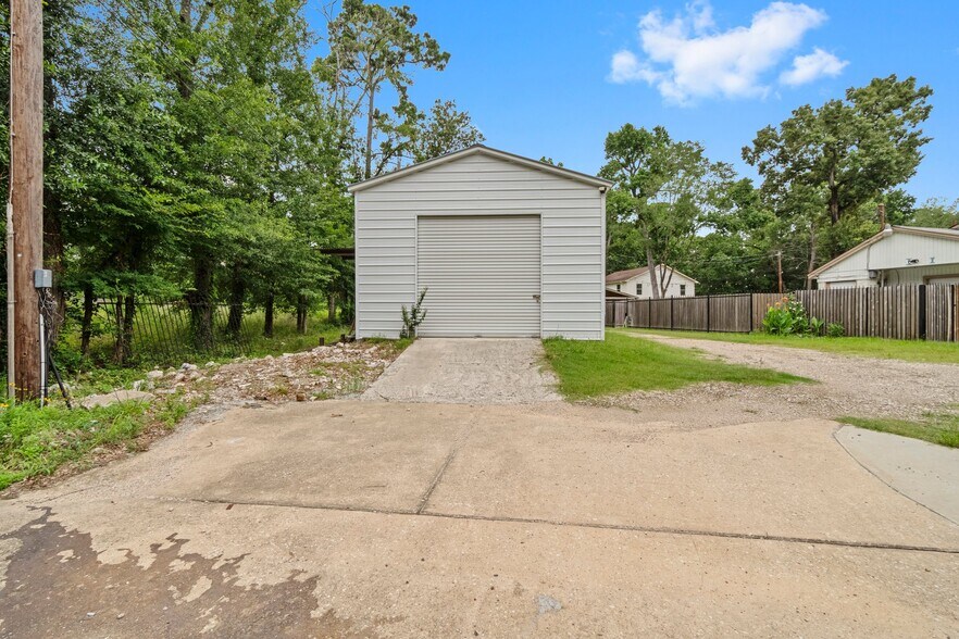 More Photos Of 2042 Teal Dr, Spring Dormitory For Sale