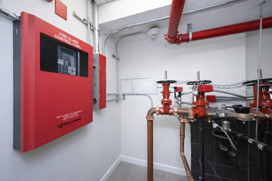 More Photos Of 2940 Richmond Ter, Staten Island Loft Creative Space For Sale