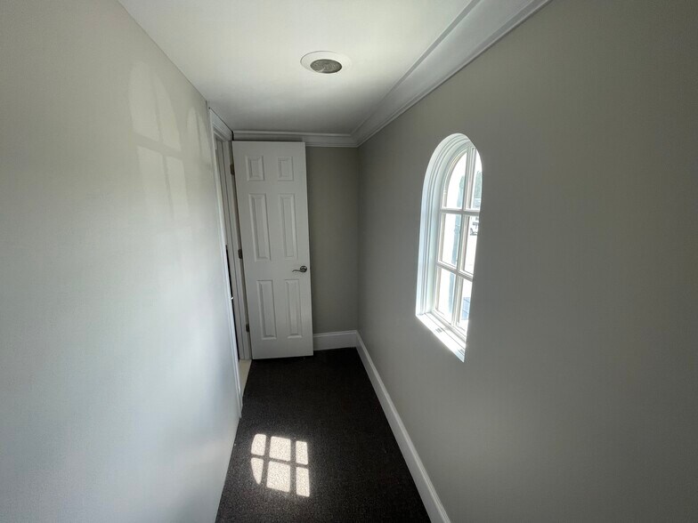 More Photos Of 2719 Graves Dr, Goldsboro Office For Lease