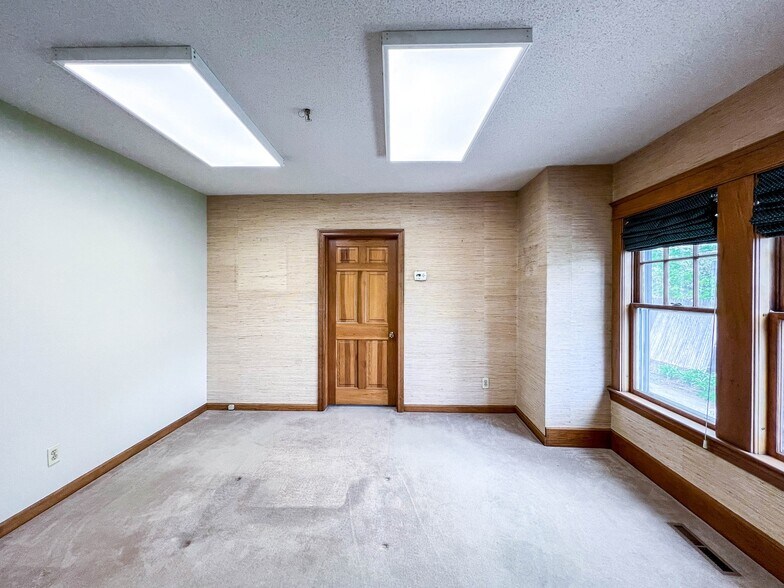 More Photos Of 300 Worcester Rd, Framingham Office For Sale