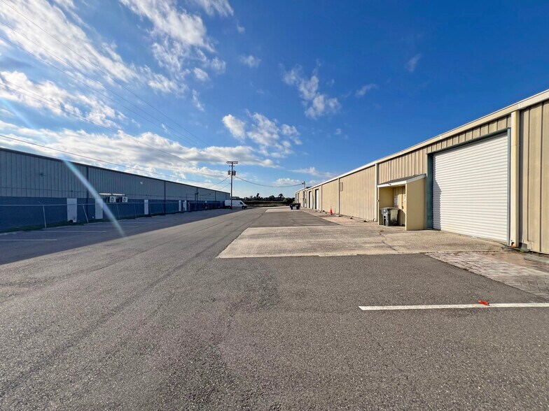 More Photos Of 355 E Douglas Rd, Oldsmar Warehouse For Lease