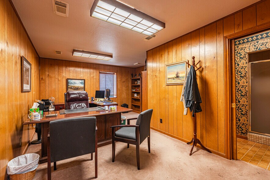 More Photos Of 1950 Oday Rd, Pearland Manufacturing For Sale