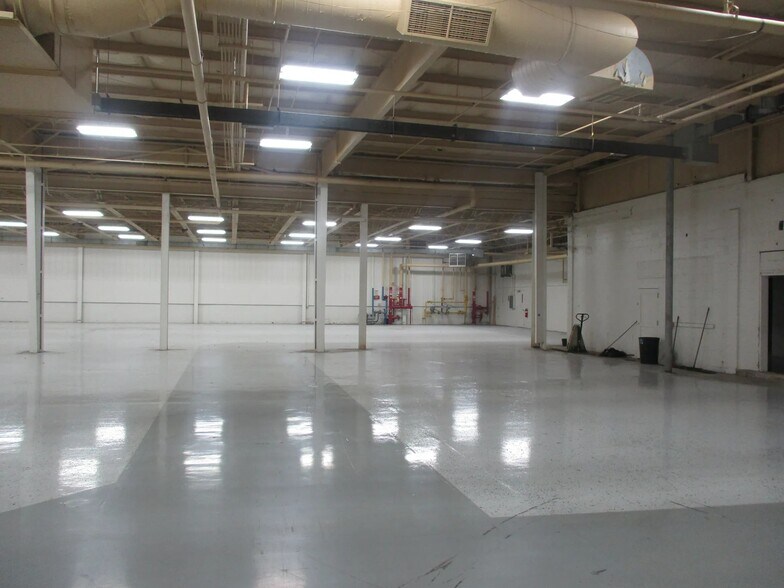 More Photos Of 39 State St, Middleville Manufacturing For Lease
