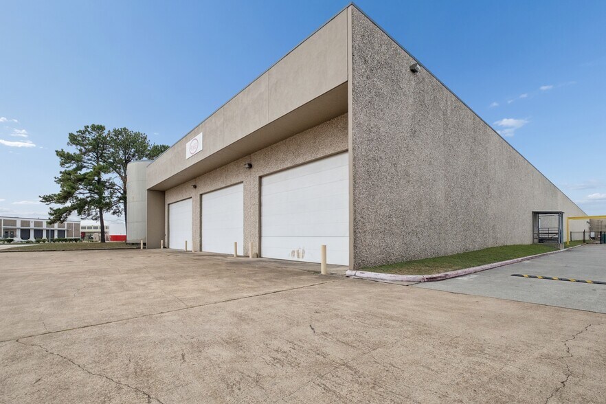 More Photos Of 8100 Kempwood Dr, Houston Manufacturing For Lease