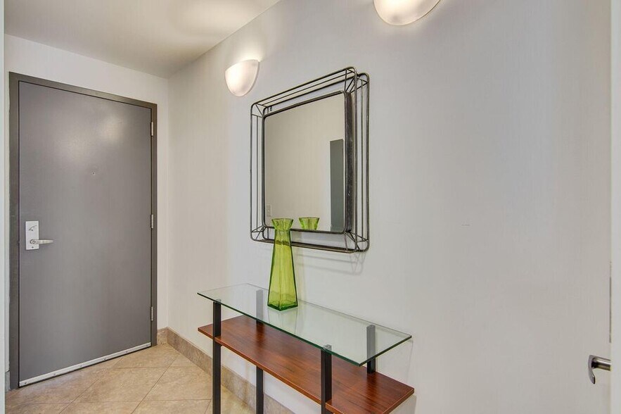 More Photos Of 487 King St, Charleston Loft Creative Space For Sale