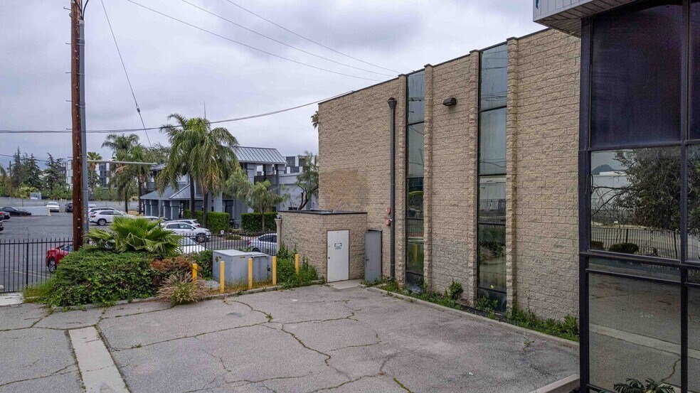 More Photos Of 9036 Winnetka Ave, Northridge Loft Creative Space For Lease