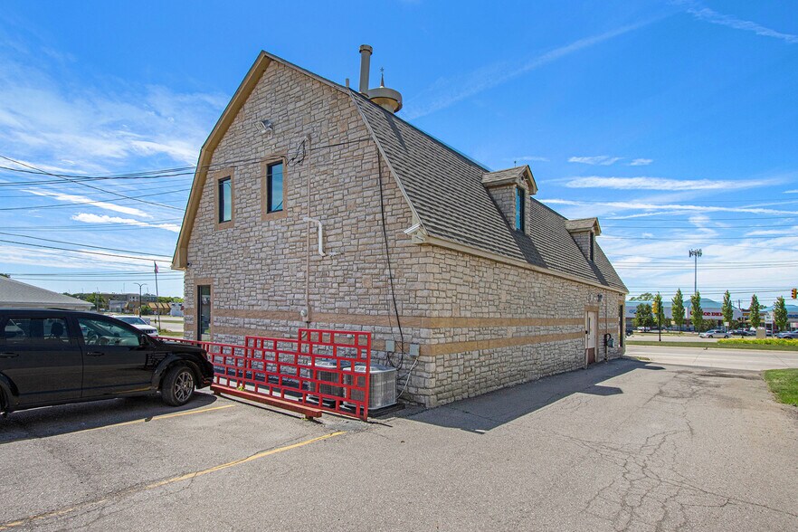 More Photos Of 33030 Northwestern Hwy, West Bloomfield Freestanding For Sale