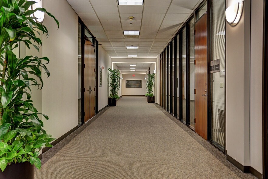 More Photos Of 4635 Southwest Fwy, Houston Office For Lease