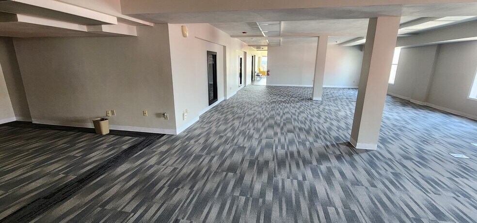More Photos Of 2144 S Macarthur Blvd, Springfield Office For Lease