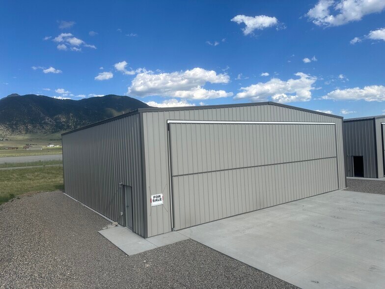 Primary Photo Of 34 Charlie Taxi Wy Way, Ennis Airplane Hangar For Sale